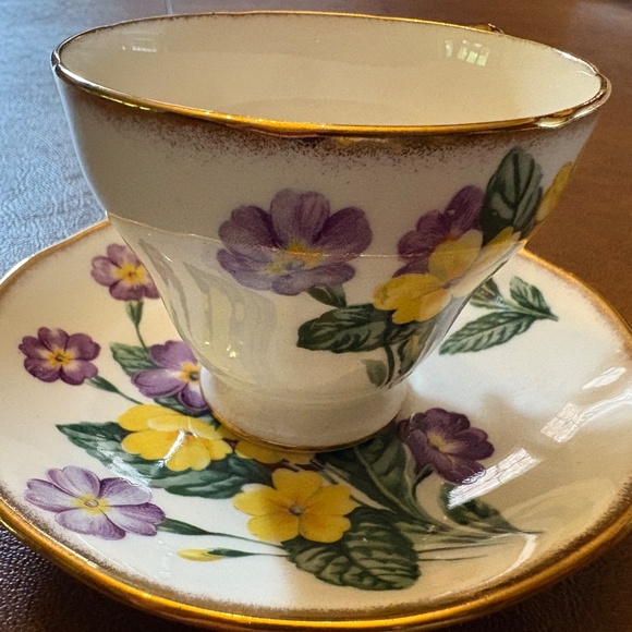Bone China Teacups and Saucers - Made in England - Picture 3 of 14
